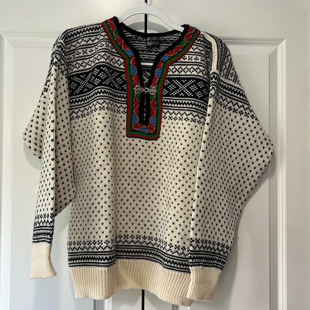 Setesdal Dale of Norway Women's M Wool Pewter Clasp Pullover Sweater